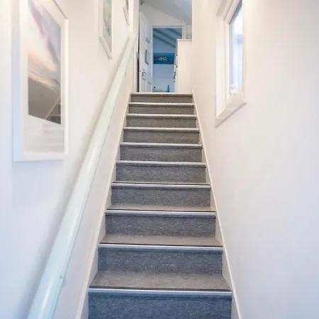 Sunnyside - Back Road East - Sleeps 4
