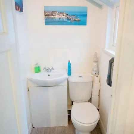 Feriehus Sunnyside - Back Road East - Sleeps 4